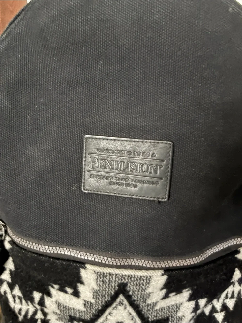 Pendleton backpack black
